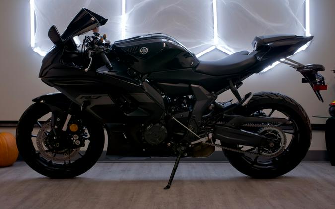 2025 YAMAHA YZF-R7