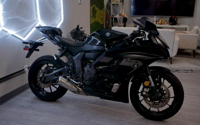2025 YAMAHA YZF-R7