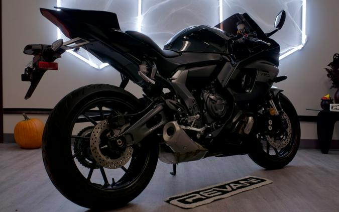 2025 YAMAHA YZF-R7