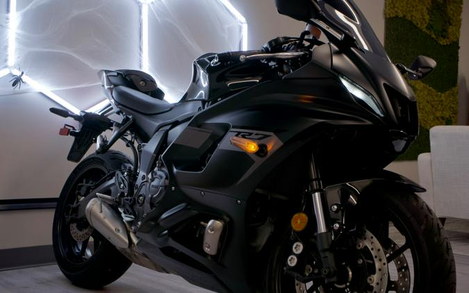 2025 YAMAHA YZF-R7