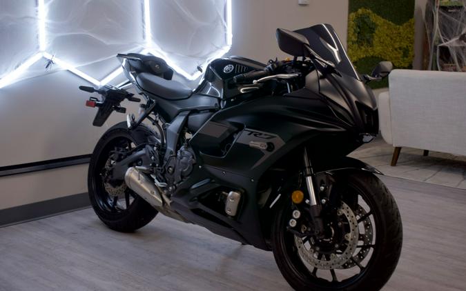2025 YAMAHA YZF-R7