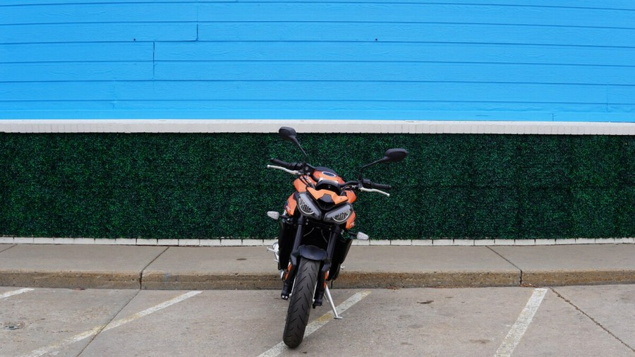 2025 Triumph Street Triple 765 R