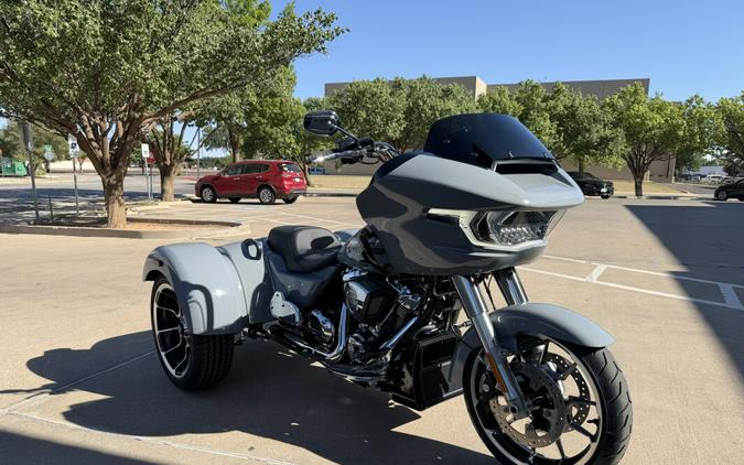 2026 Harley-Davidson® Road Glide 3 Dark Billiard Gray