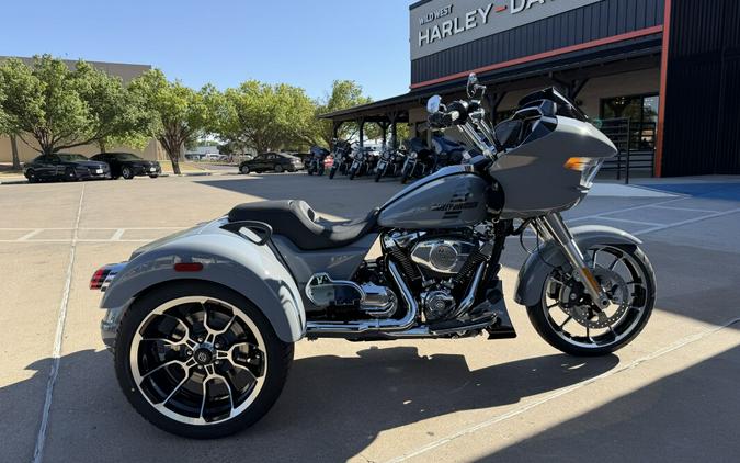2026 Harley-Davidson® Road Glide 3 Dark Billiard Gray
