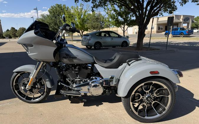 2026 Harley-Davidson® Road Glide 3 Dark Billiard Gray