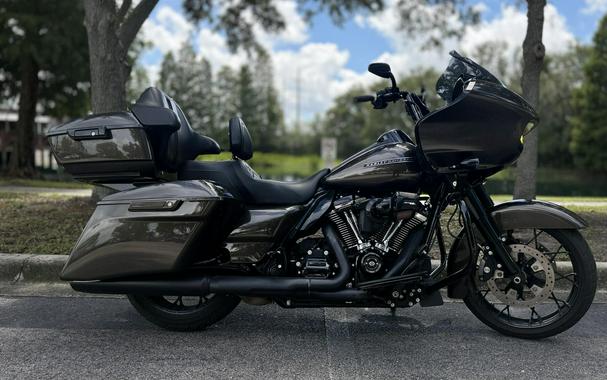 2020 Harley-Davidson® Road Glide® River Rock Gray Denim