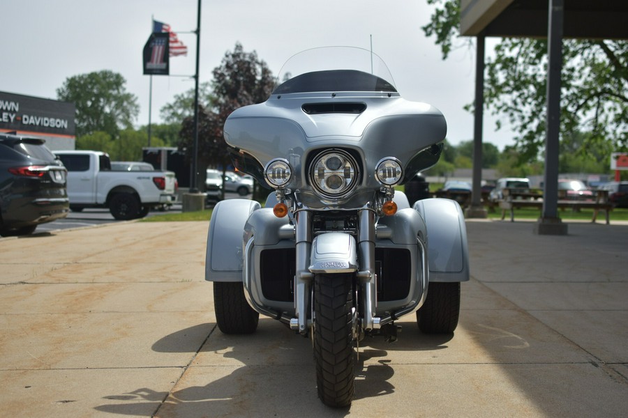 2023 Harley-Davidson Tri Glide Ultra FLHTCUTG
