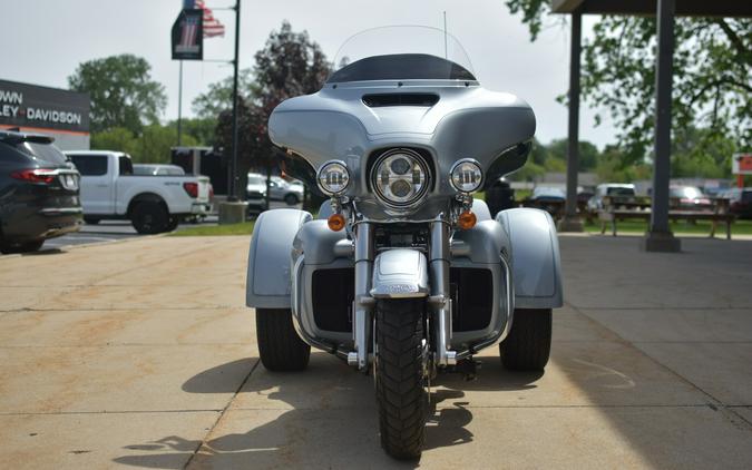 2023 Harley-Davidson Tri Glide Ultra FLHTCUTG