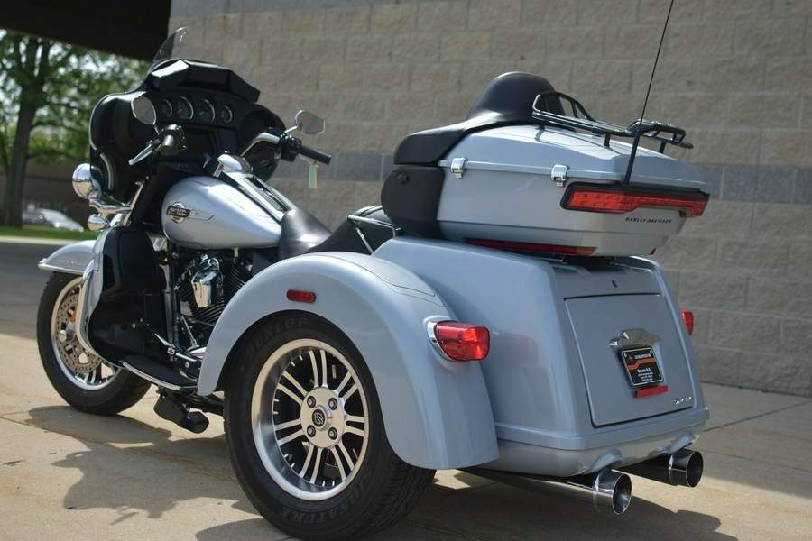 2023 Harley-Davidson Tri Glide Ultra FLHTCUTG