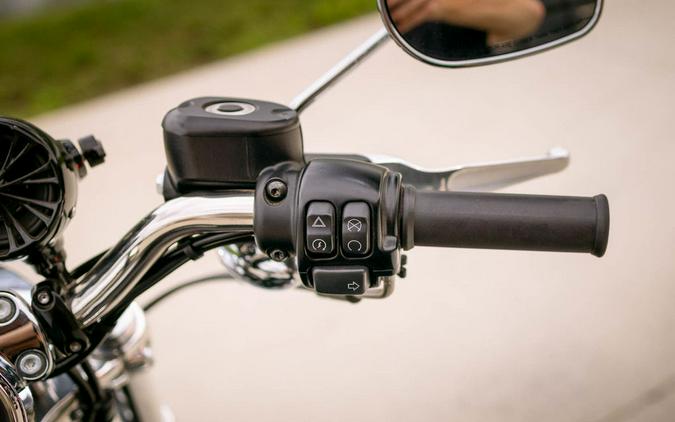 2017 Harley-Davidson® XL1200C - 1200 Custom