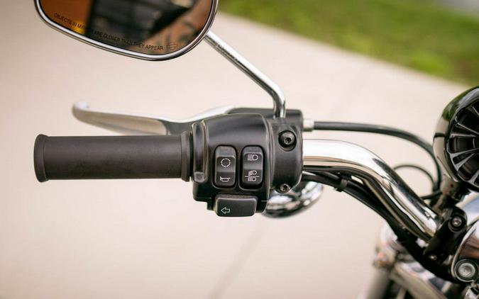 2017 Harley-Davidson® XL1200C - 1200 Custom