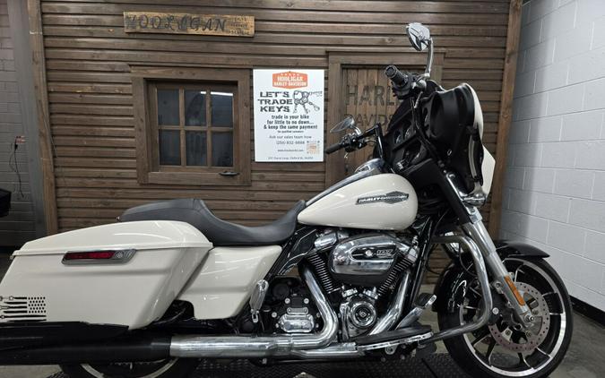 2022 Harley-Davidson® Street Glide® WHITE SAND PRL