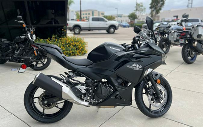 2026 Kawasaki Ninja 500 Metallic Flat Spark Black