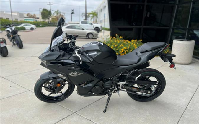 2026 Kawasaki Ninja 500 Metallic Flat Spark Black