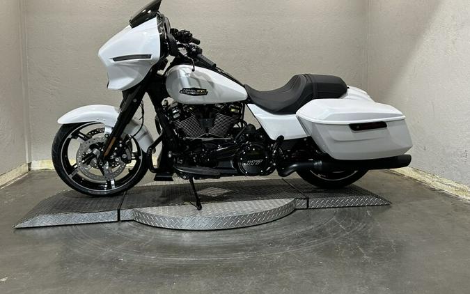 Harley-Davidson Street Glide® 2024 FLHX 84472666 WHITE ONYX PRL