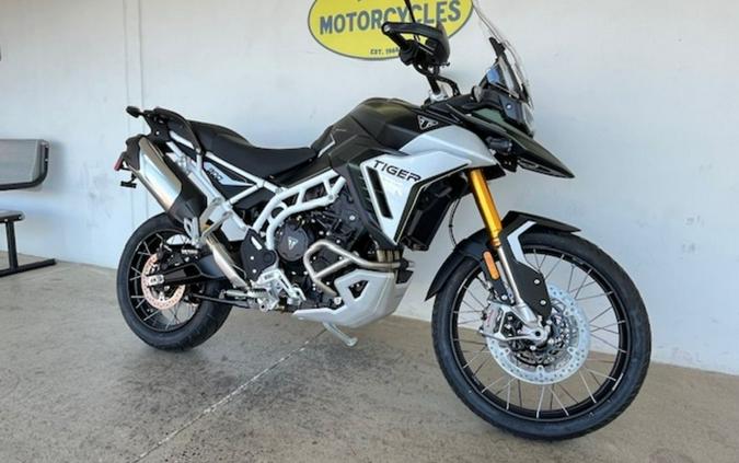 2024 Triumph Tiger 900 Rally Pro Matt Khaki Green / Matt Phantom Black