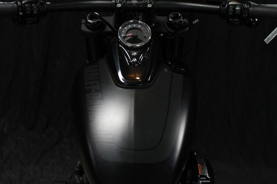 2018 Harley-Davidson® FXFB - Softail® Fat Bob®