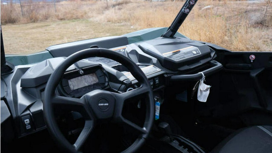 2023 Can-Am® Commander DPS 700