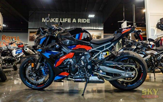2025 BMW M 1000 R