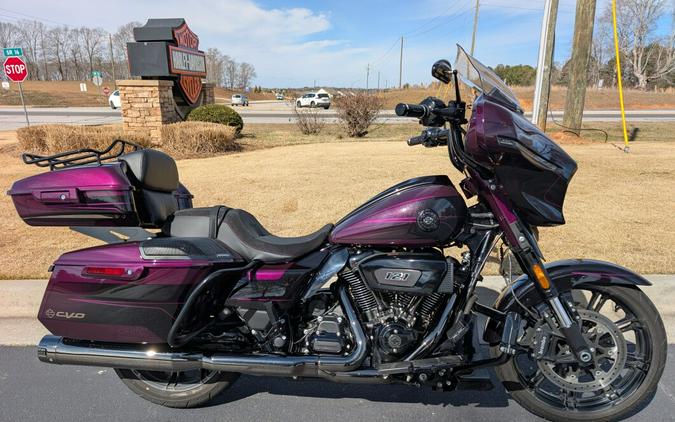 2025 Harley-Davidson® CVO™ Street Glide® Poison Berry