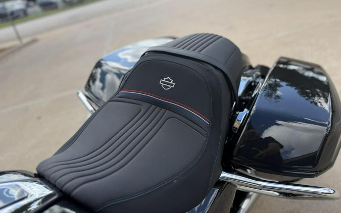 2026 Harley-Davidson® Street Glide® Midnight Ember Chrome Trim