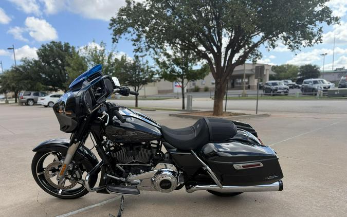 2026 Harley-Davidson® Street Glide® Midnight Ember Chrome Trim