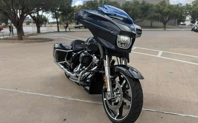 2026 Harley-Davidson® Street Glide® Midnight Ember Chrome Trim