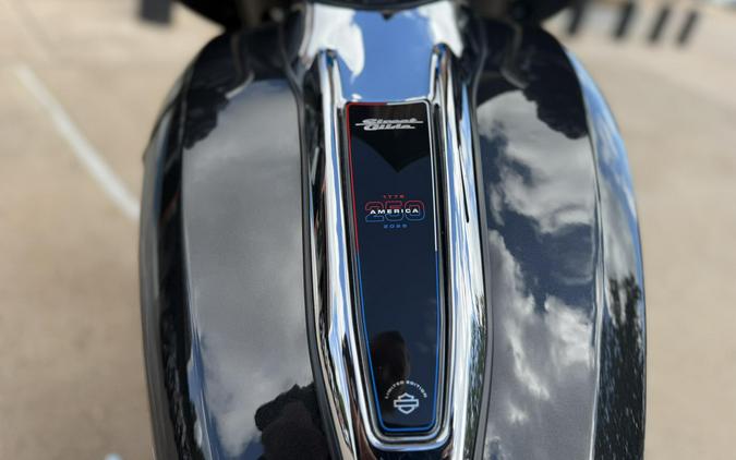 2026 Harley-Davidson® Street Glide® Midnight Ember Chrome Trim