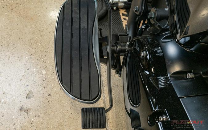 2025 Kawasaki VULCAN 900 CLASSIC