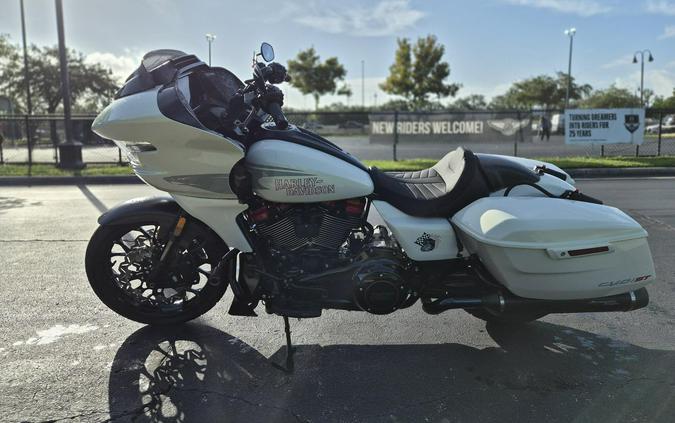 FLTRXSTSE 2024 CVO Road Glide ST