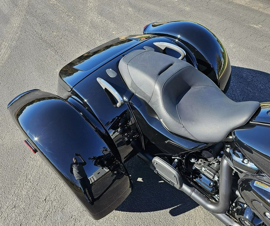 2023 Harley-Davidson® FLTRT - Road Glide® 3