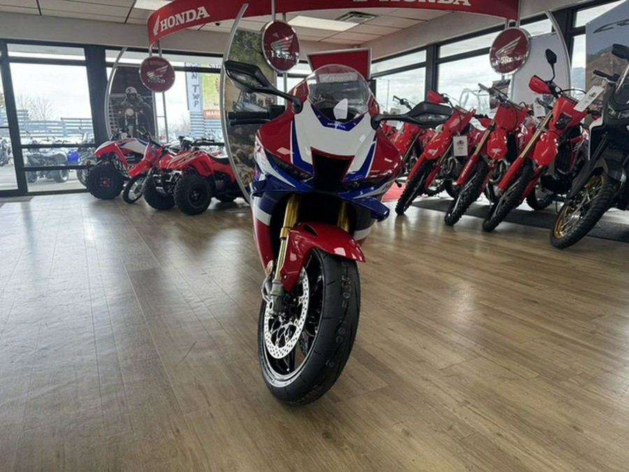 2026 Honda CBR1000RR-R Fireblade SP