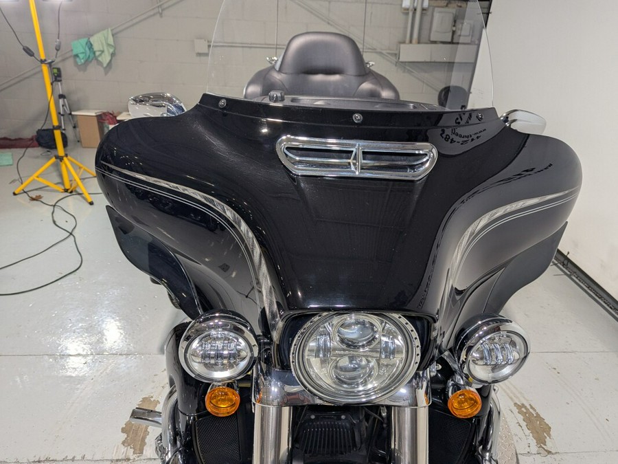 2017 Harley-Davidson® Tri Glide® Ultra Vivid Black