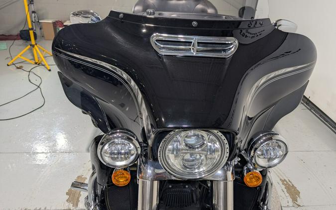2017 Harley-Davidson® Tri Glide® Ultra Vivid Black