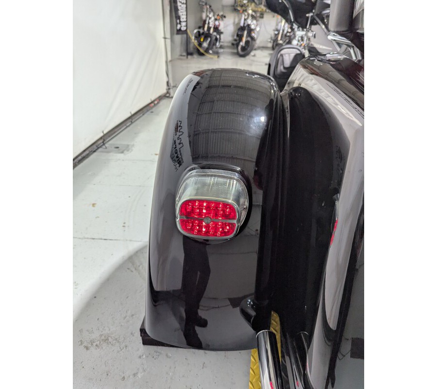 2017 Harley-Davidson® Tri Glide® Ultra Vivid Black