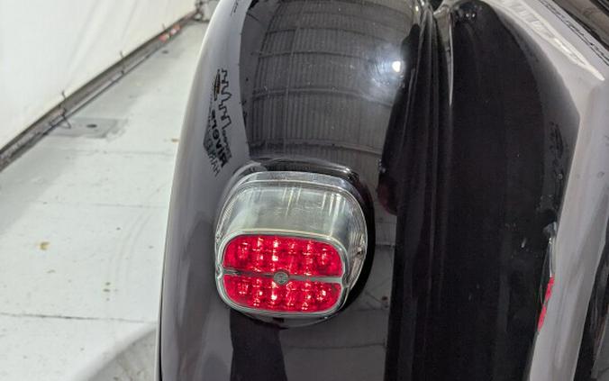 2017 Harley-Davidson® Tri Glide® Ultra Vivid Black