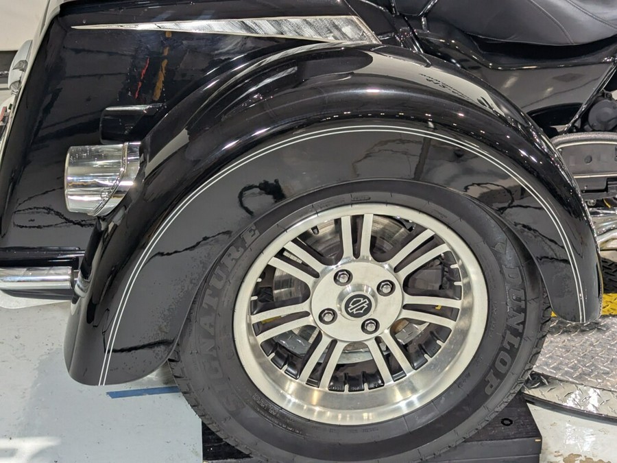 2017 Harley-Davidson® Tri Glide® Ultra Vivid Black