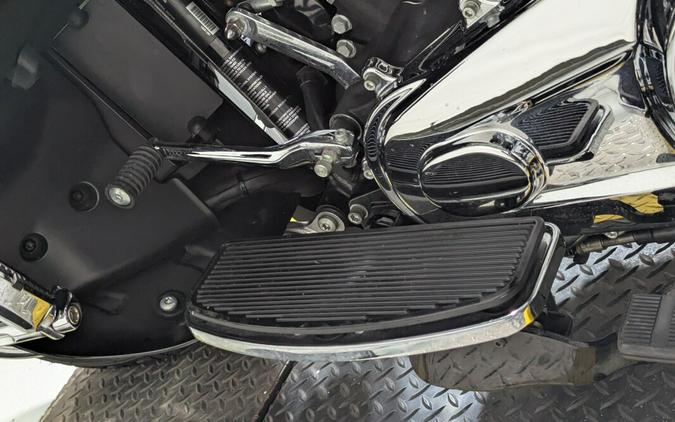 2017 Harley-Davidson® Tri Glide® Ultra Vivid Black