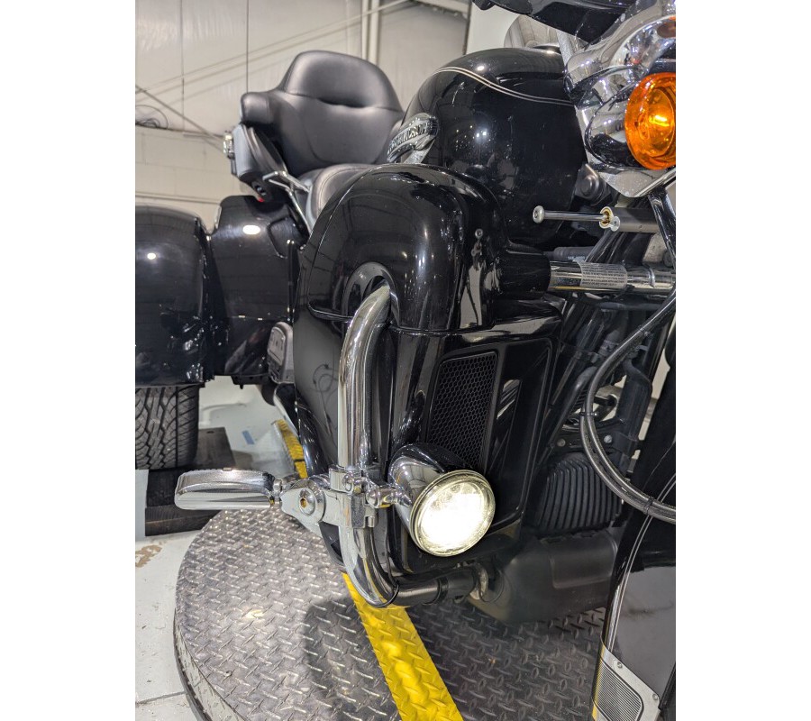 2017 Harley-Davidson® Tri Glide® Ultra Vivid Black