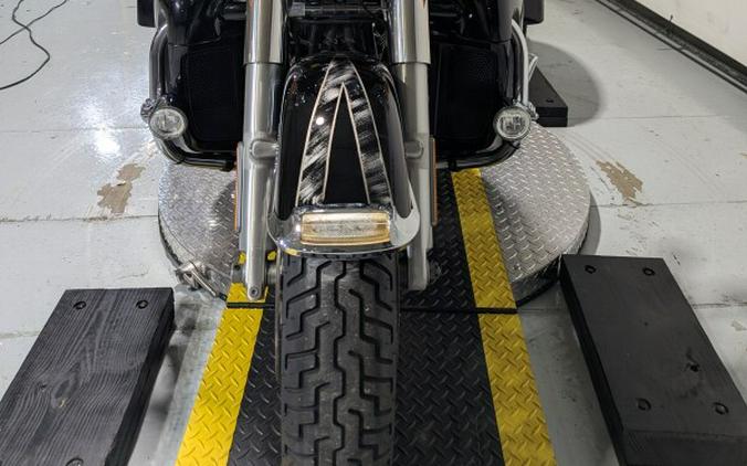 2017 Harley-Davidson® Tri Glide® Ultra Vivid Black