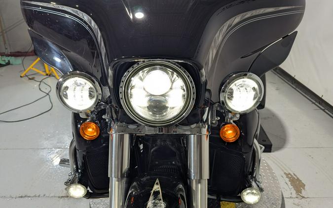 2017 Harley-Davidson® Tri Glide® Ultra Vivid Black