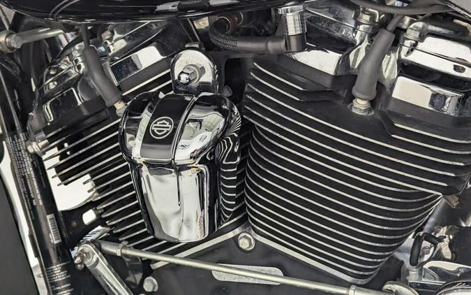 2017 Harley-Davidson® Tri Glide® Ultra Vivid Black