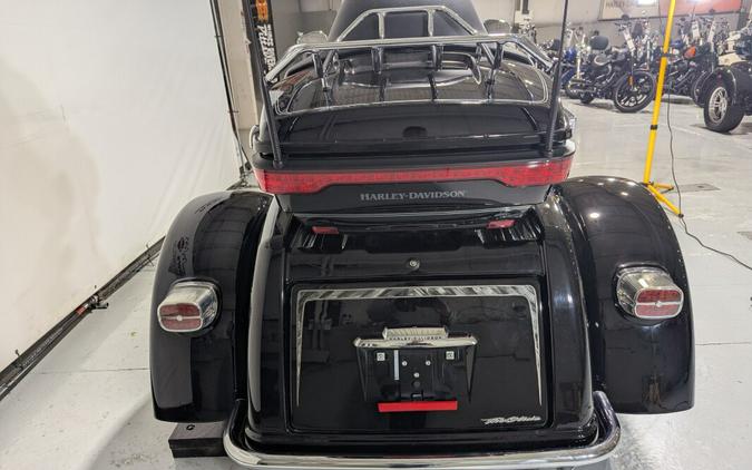 2017 Harley-Davidson® Tri Glide® Ultra Vivid Black