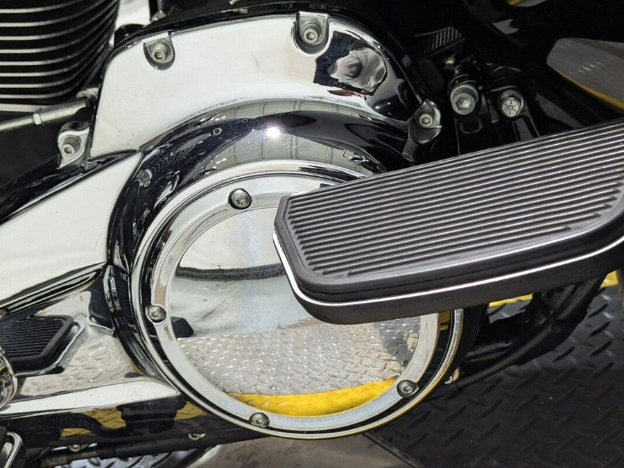 2017 Harley-Davidson® Tri Glide® Ultra Vivid Black