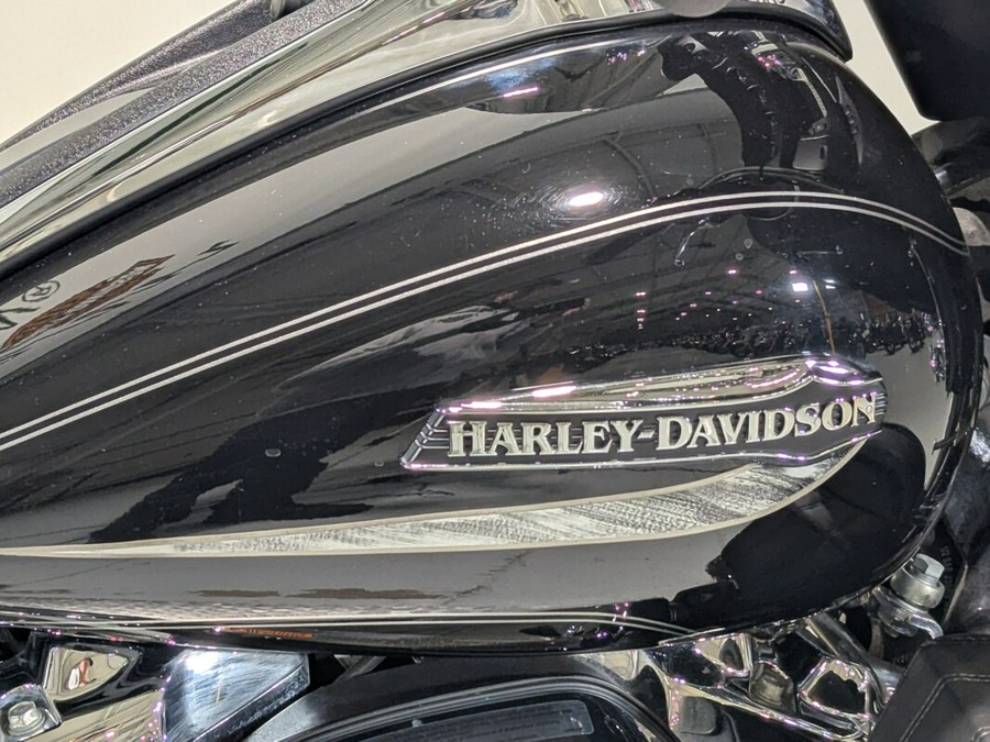 2017 Harley-Davidson® Tri Glide® Ultra Vivid Black