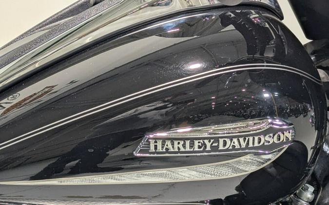 2017 Harley-Davidson® Tri Glide® Ultra Vivid Black