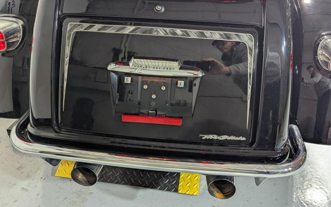 2017 Harley-Davidson® Tri Glide® Ultra Vivid Black