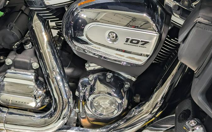 2017 Harley-Davidson® Tri Glide® Ultra Vivid Black