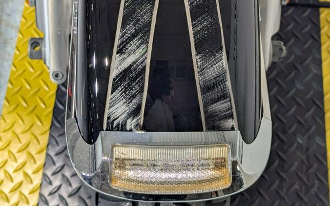 2017 Harley-Davidson® Tri Glide® Ultra Vivid Black