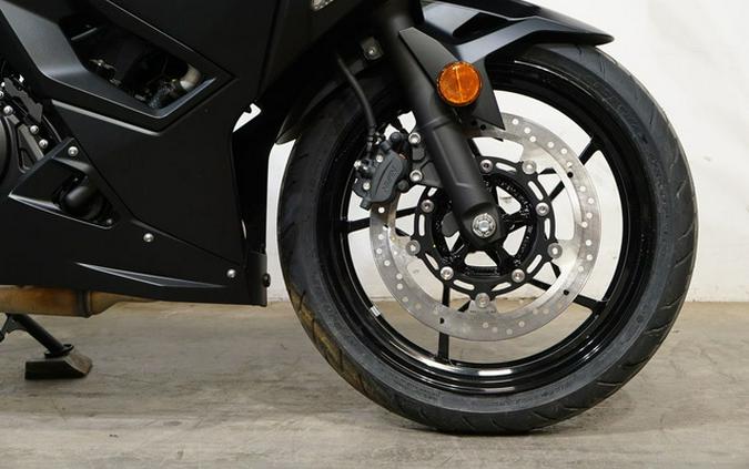 2026 Kawasaki Ninja 500 Metallic Flat Spark Black